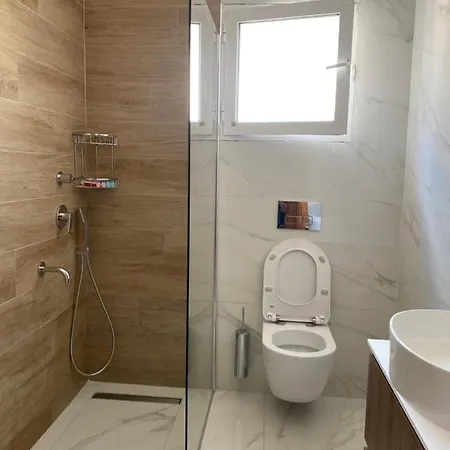 Daire Moshouse ! 2 Bedrooms Apartment!! Néa Péramos